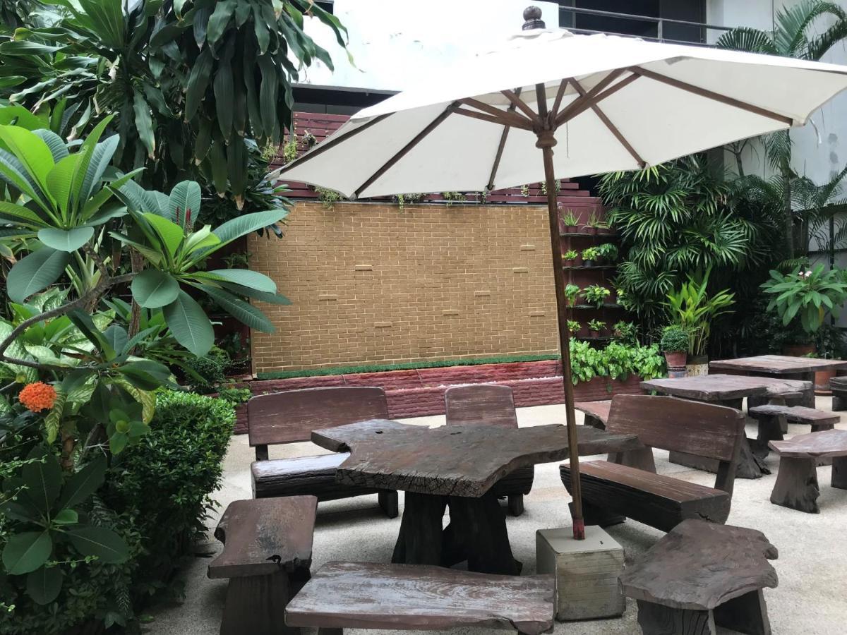 Baron Beach Hotel Pattaya Exteriör bild