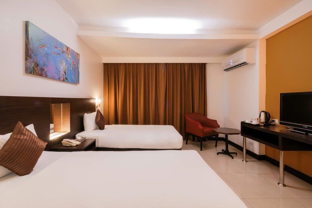 Baron Beach Hotel Pattaya Exteriör bild