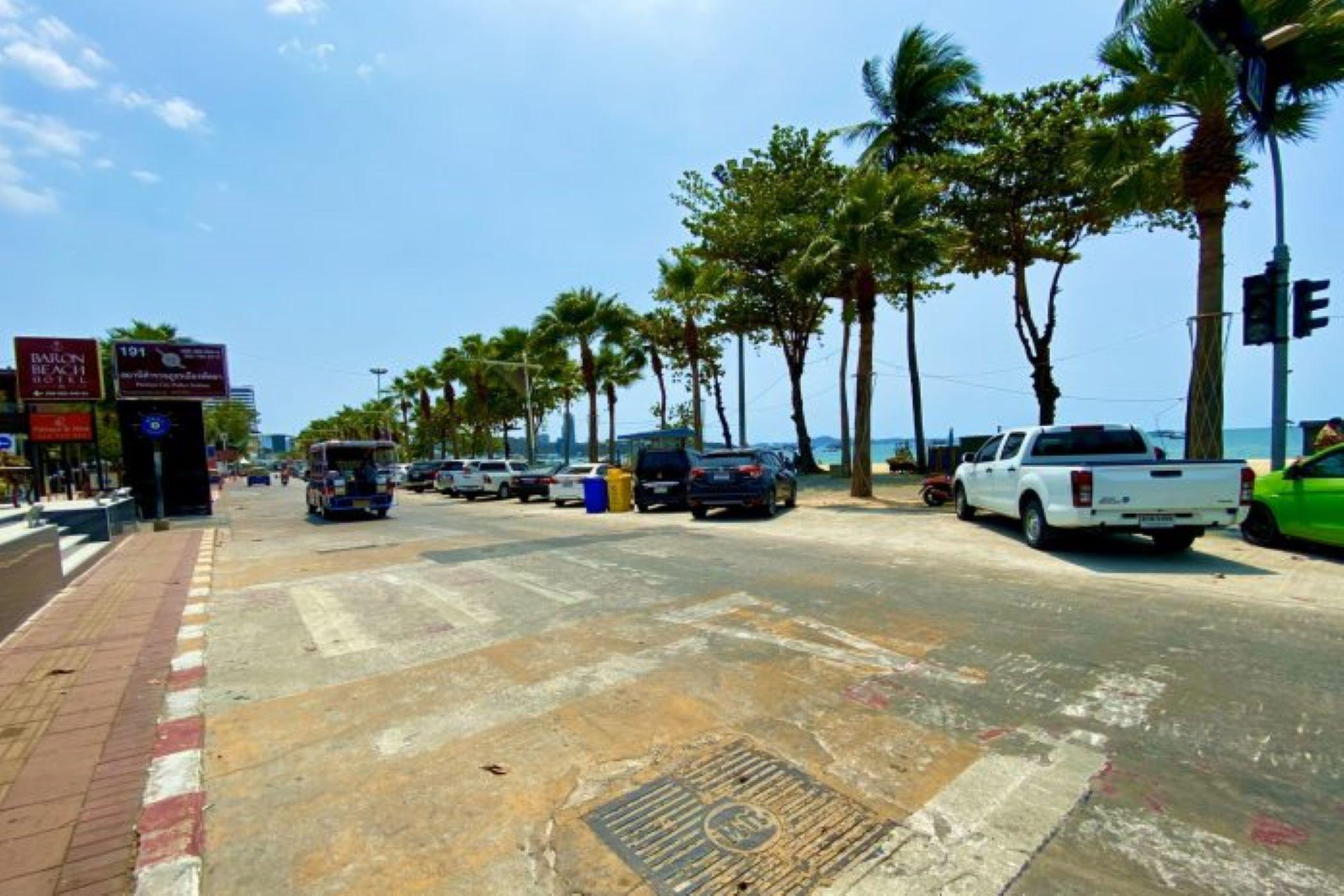 Baron Beach Hotel Pattaya Exteriör bild