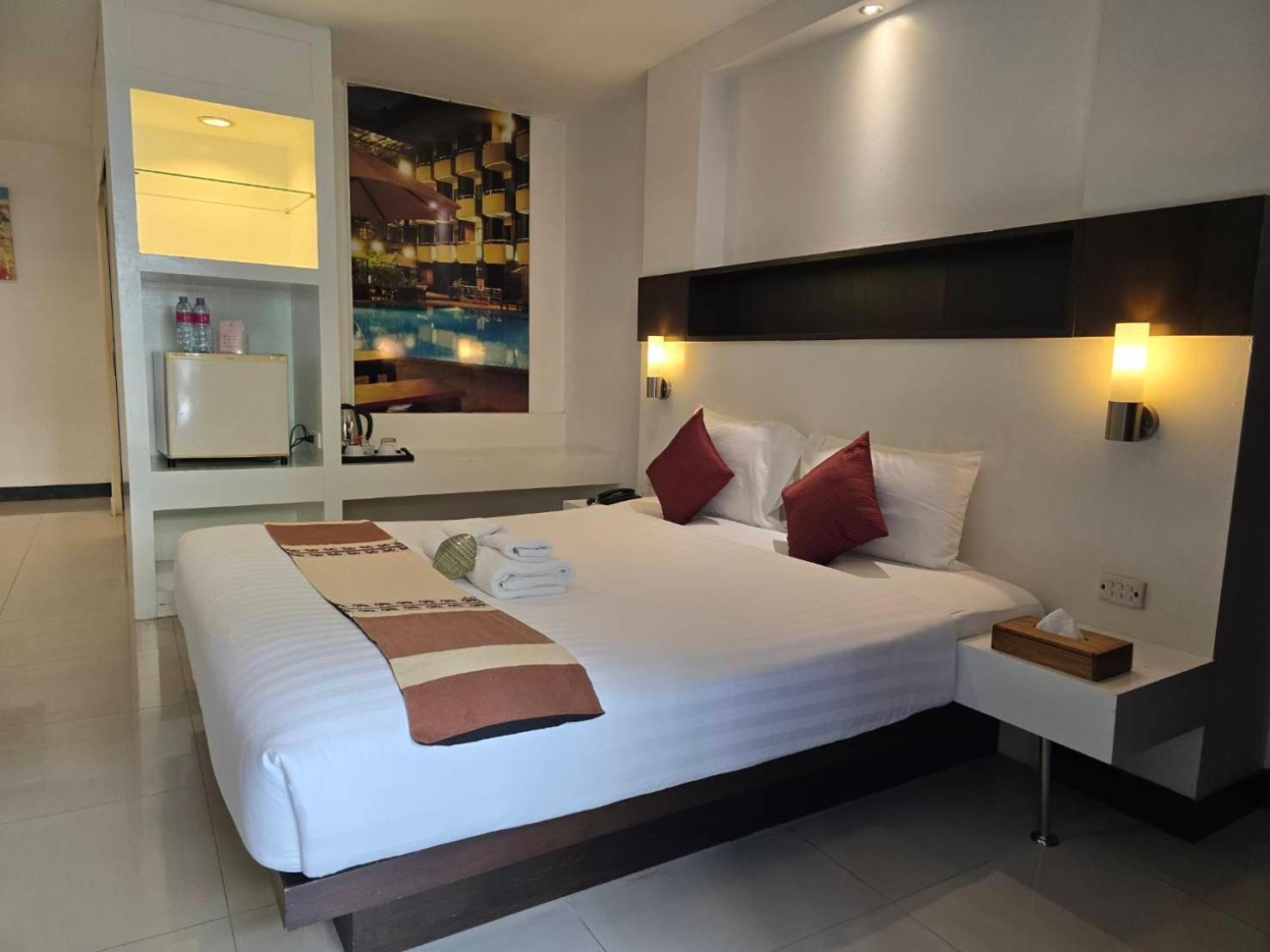 Baron Beach Hotel Pattaya Exteriör bild