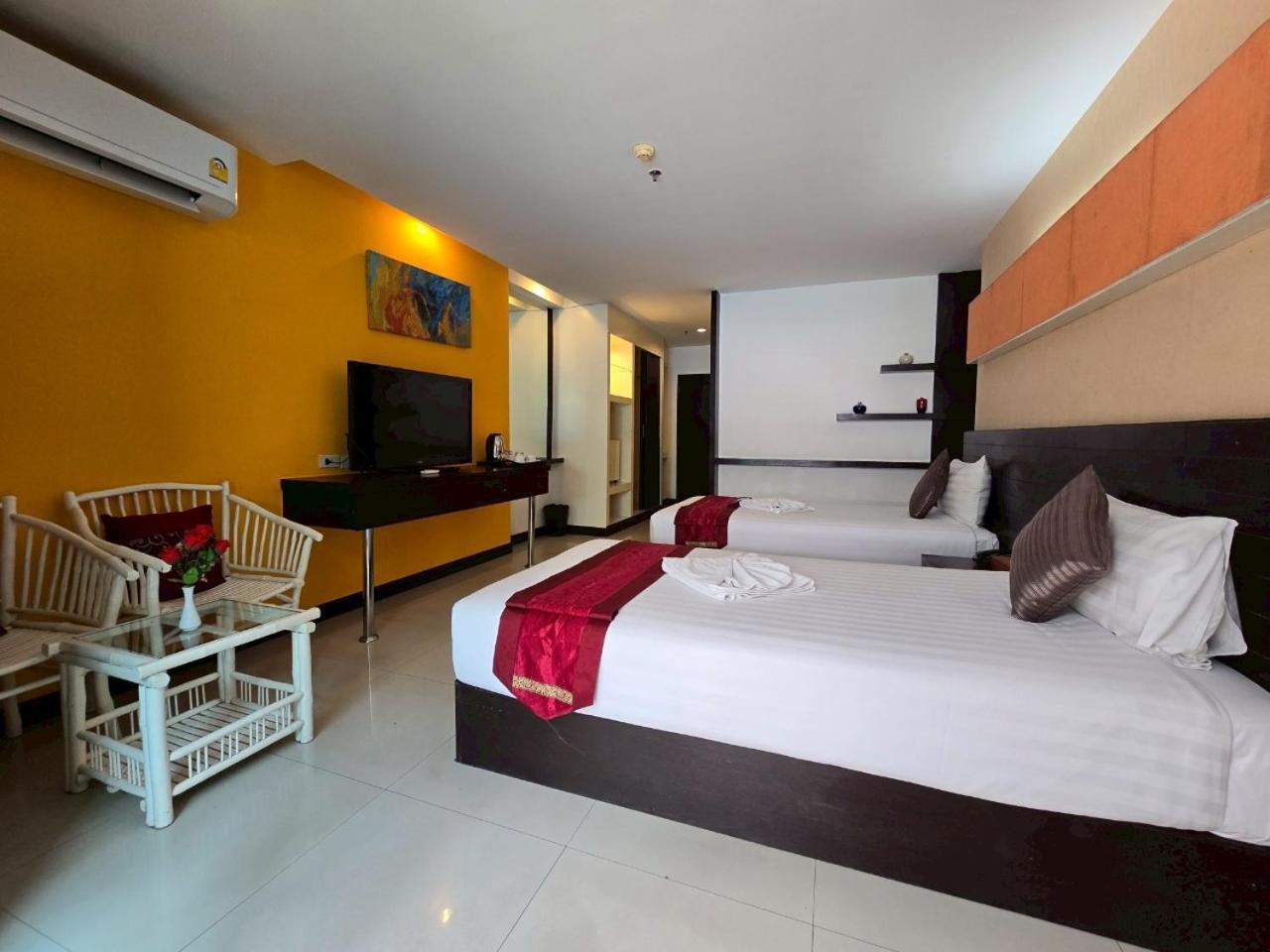 Baron Beach Hotel Pattaya Exteriör bild