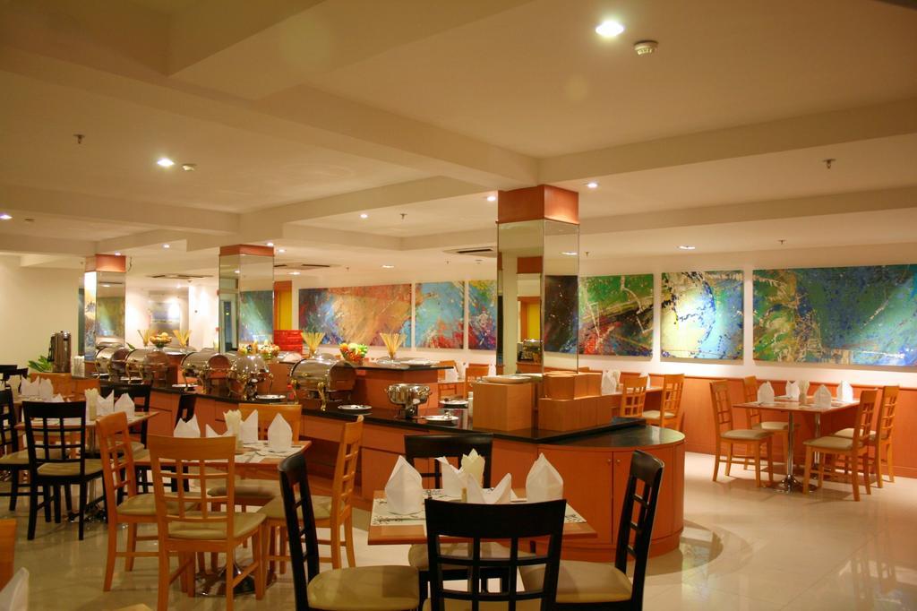 Baron Beach Hotel Pattaya Exteriör bild