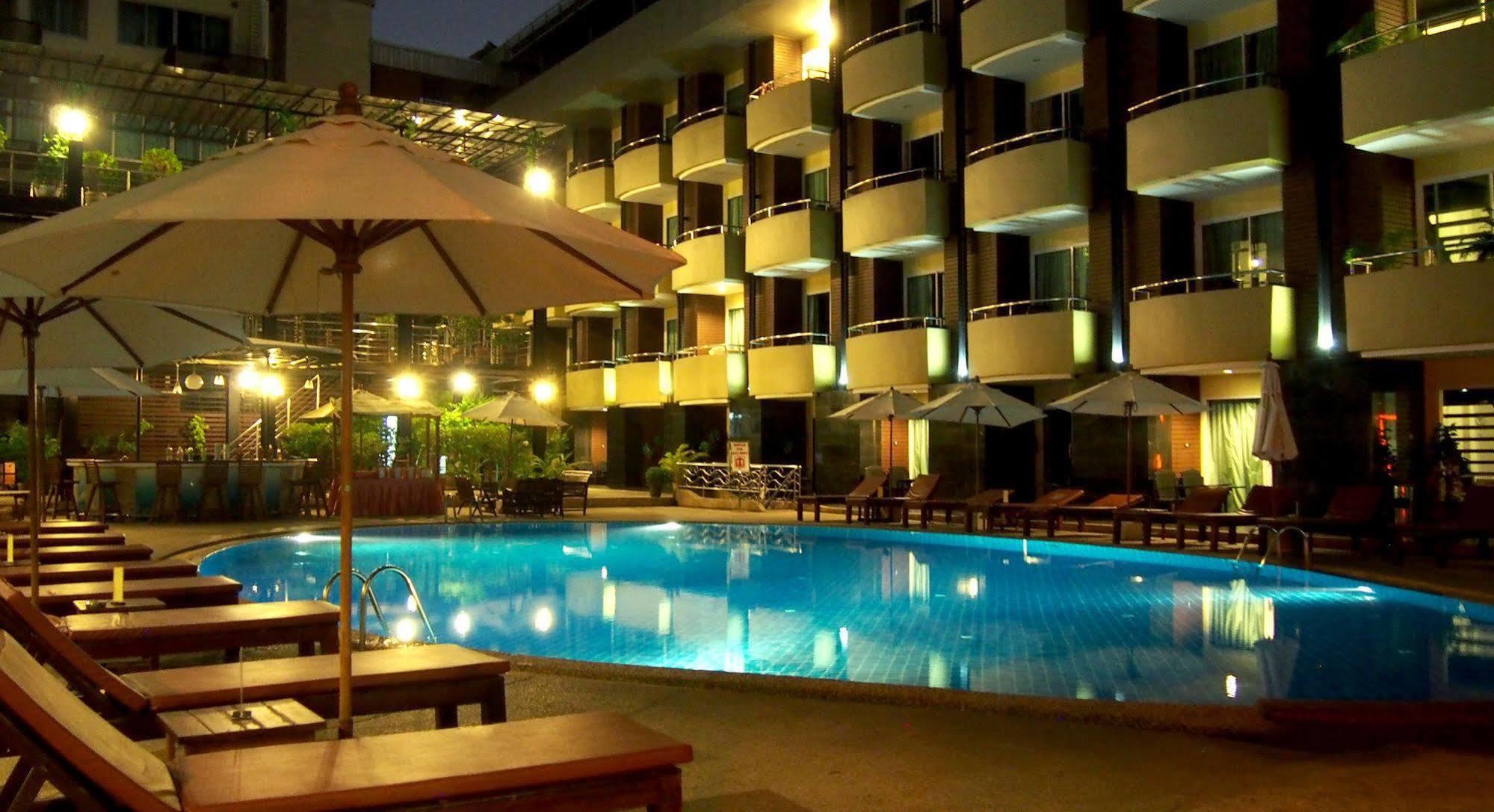 Baron Beach Hotel Pattaya Exteriör bild